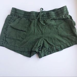 Vineyard Vines Green Pull on Shorts sz Medium
